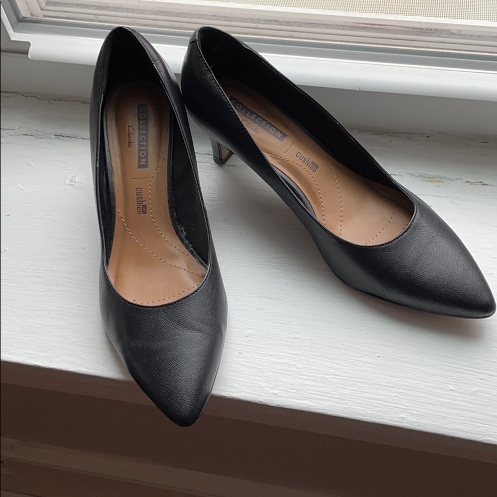 **SOLD** Black Soft Clark’s Collection Shoes